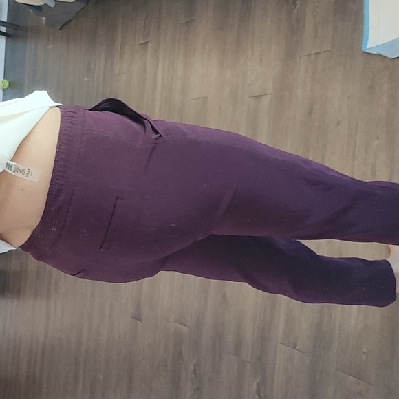 Stretchy maroon pants - Picture 5 of 5